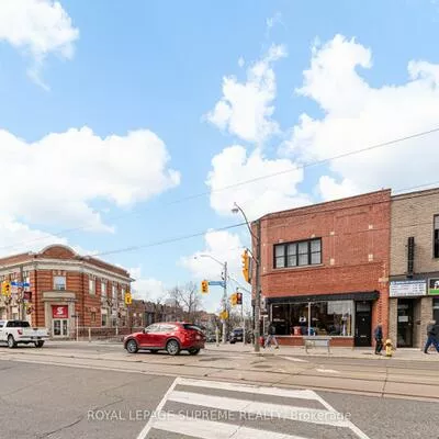 1612, Dundas, Little Portugal, Toronto
