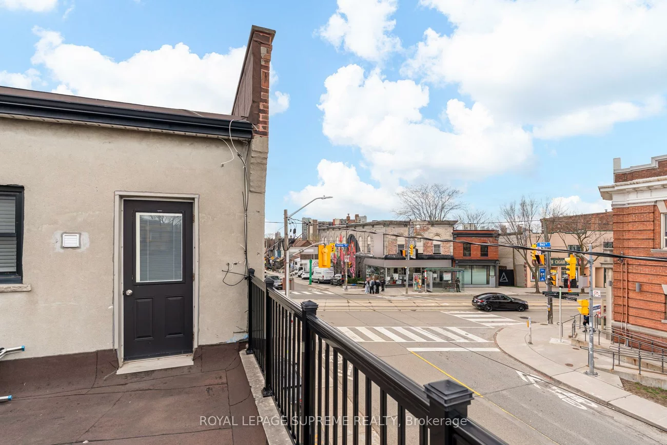 1612, Dundas, Little Portugal, Toronto