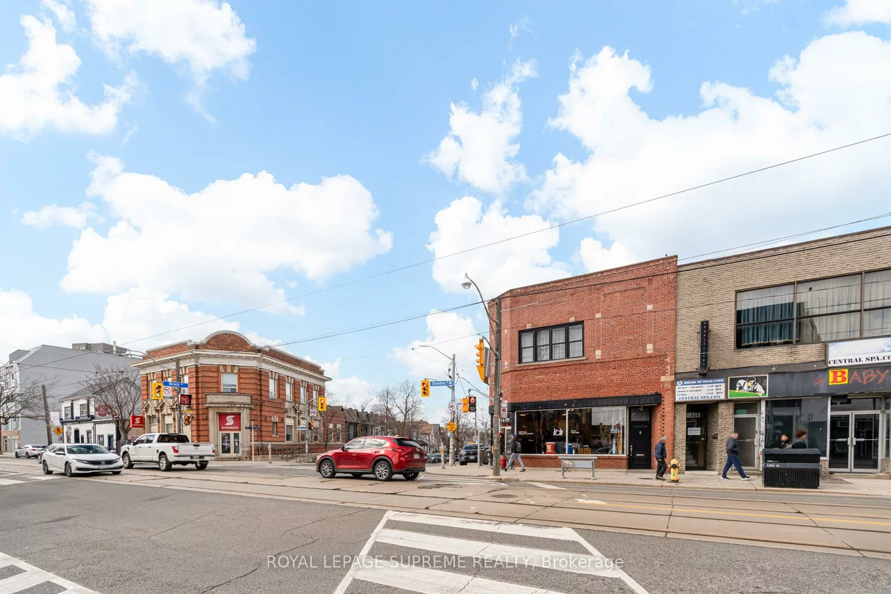 1612, Dundas, Little Portugal, Toronto