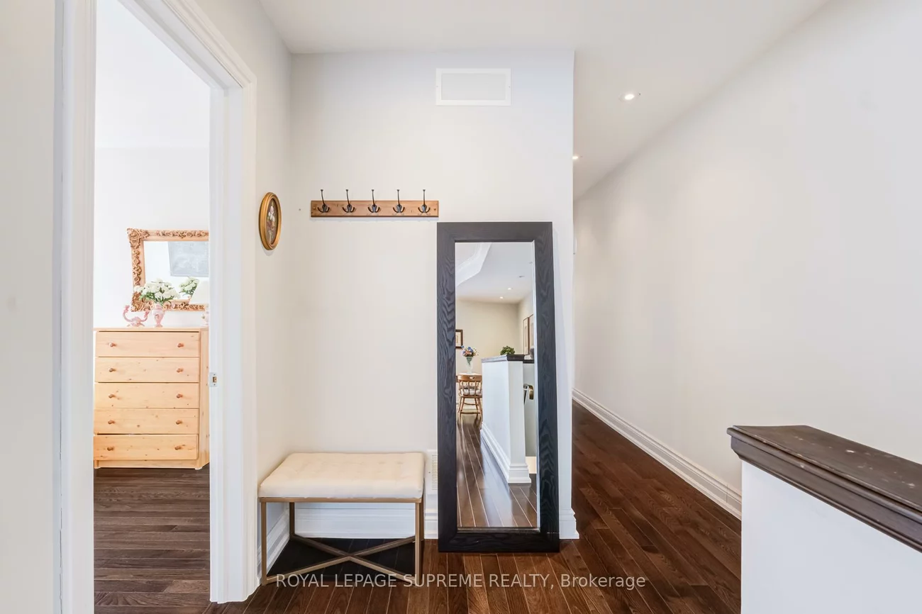 1612, Dundas, Little Portugal, Toronto
