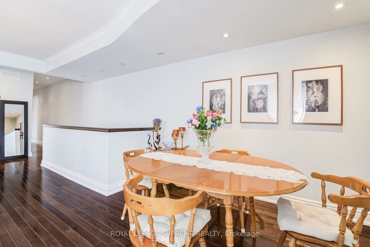 1612, Dundas, Little Portugal, Toronto