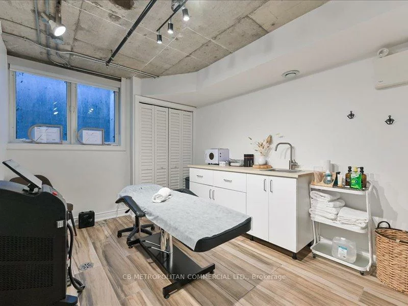 968, Queen, Trinity-Bellwoods, Toronto