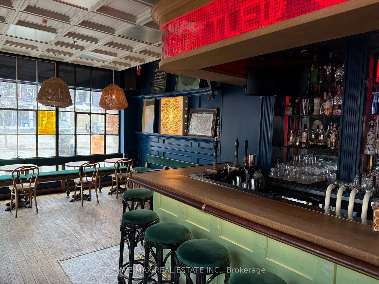 1154, Queen, Little Portugal, Toronto