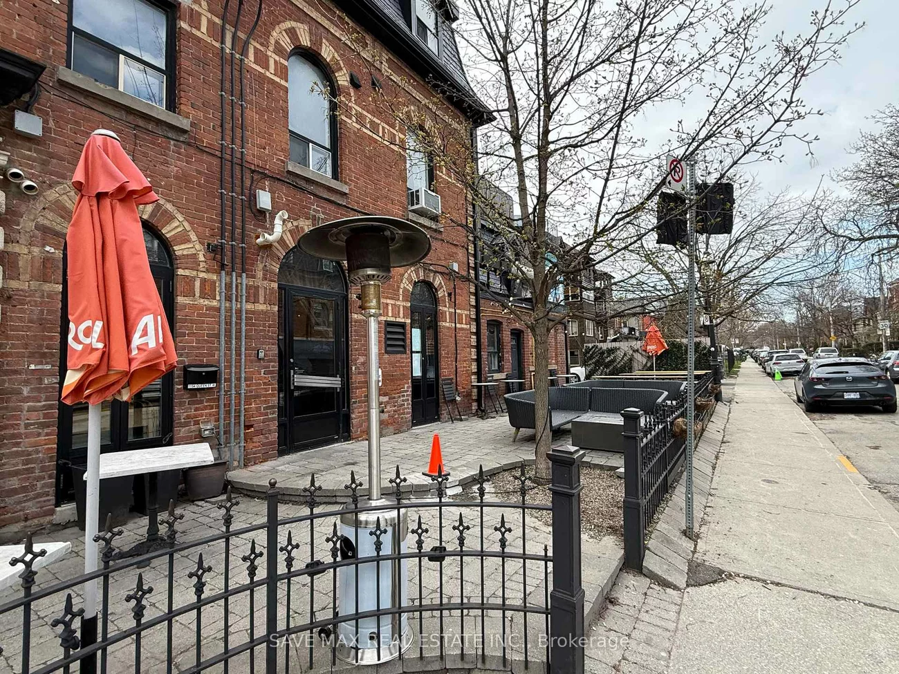 1154, Queen, Little Portugal, Toronto