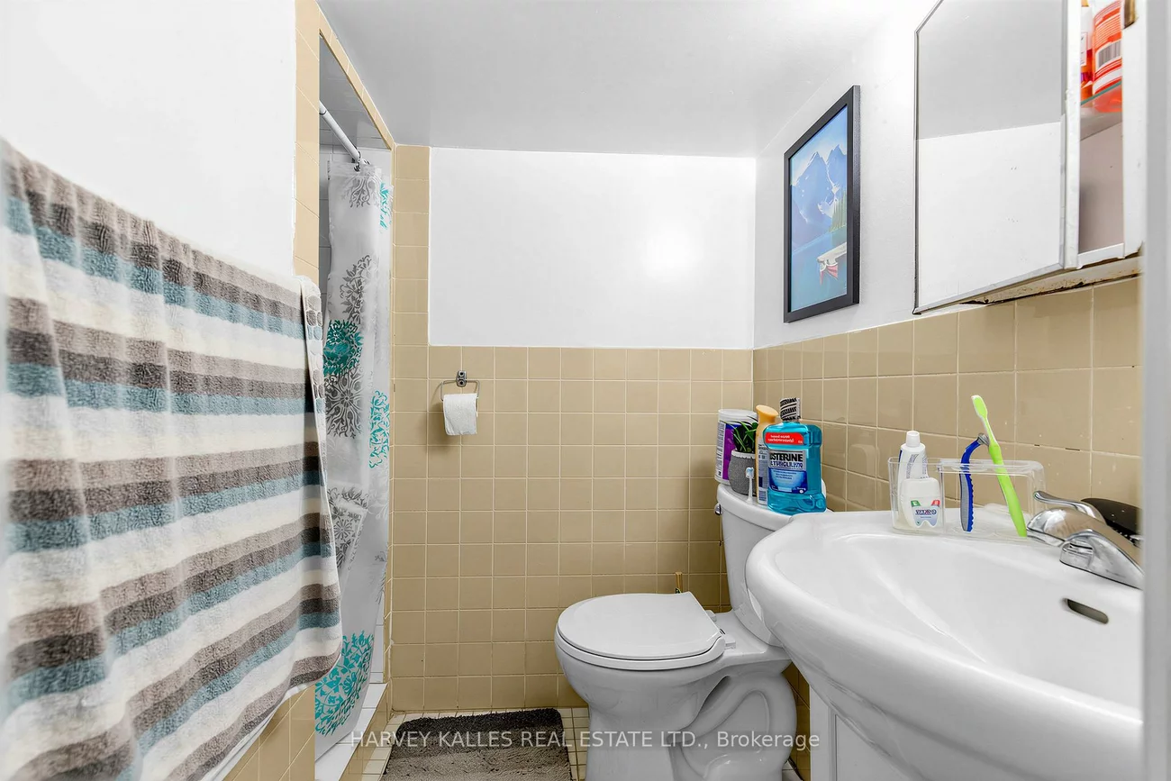 1378, Bathurst, Wychwood, Toronto