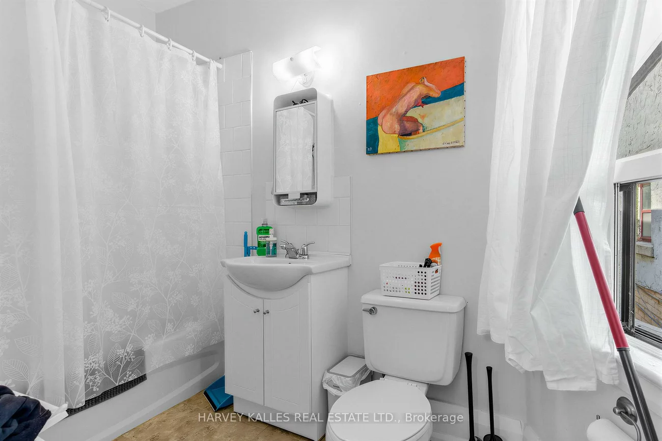 1378, Bathurst, Wychwood, Toronto