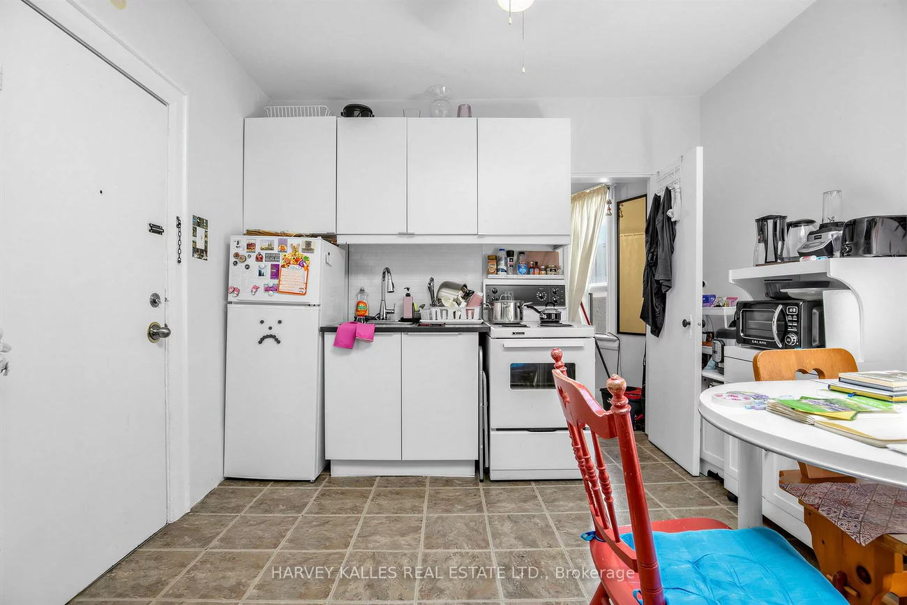 1378, Bathurst, Wychwood, Toronto