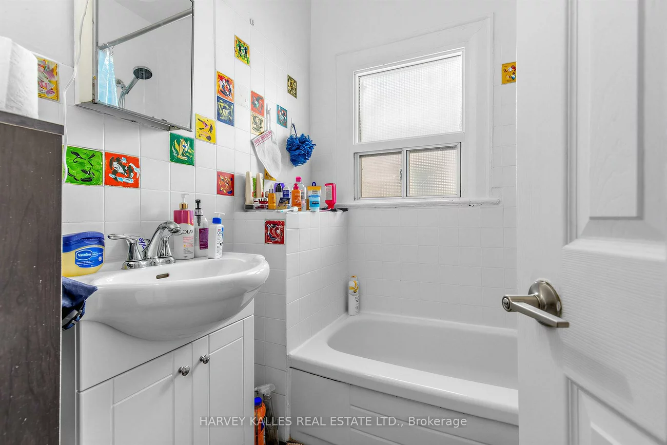 1378, Bathurst, Wychwood, Toronto