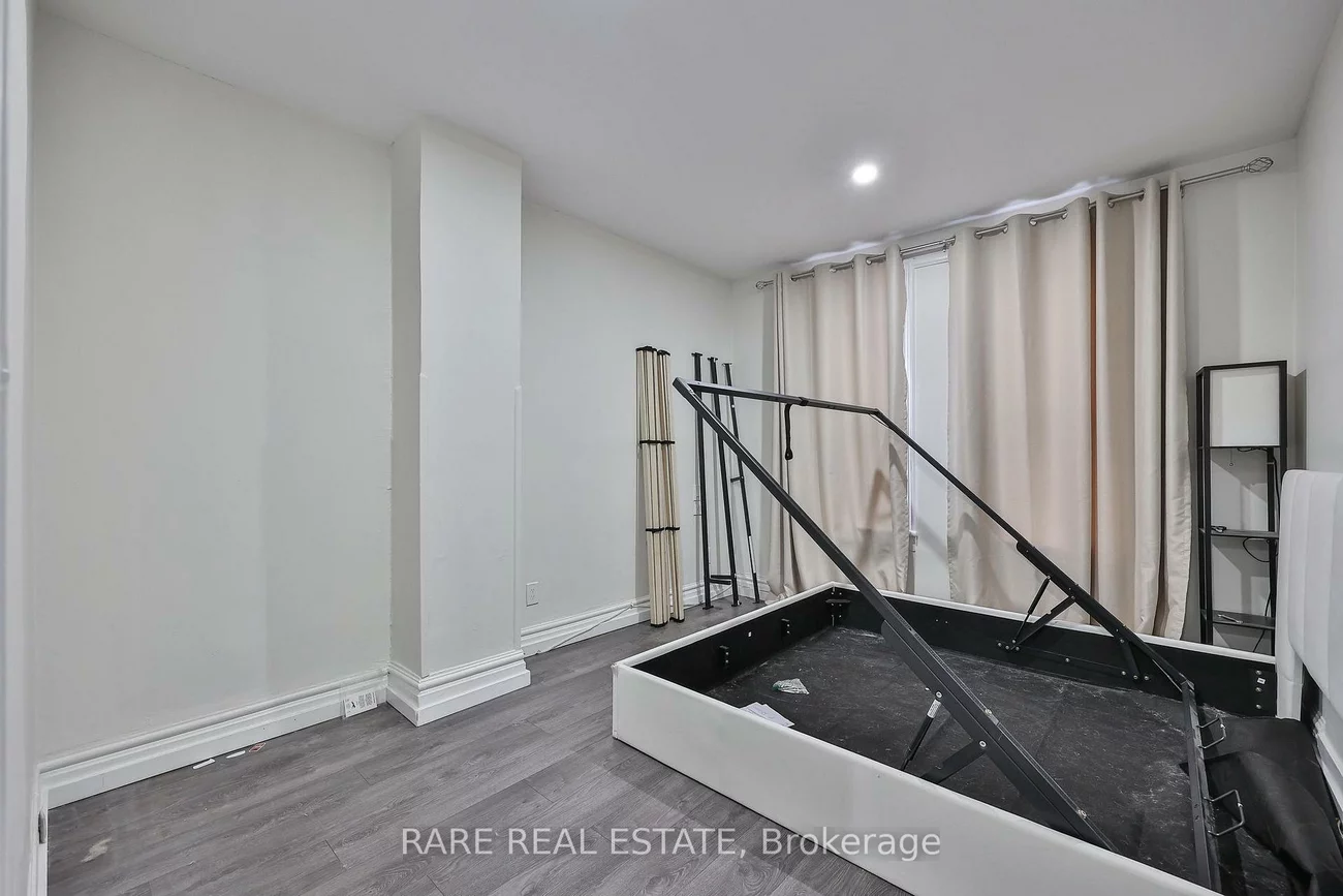 200, Bathurst, Trinity-Bellwoods, Toronto