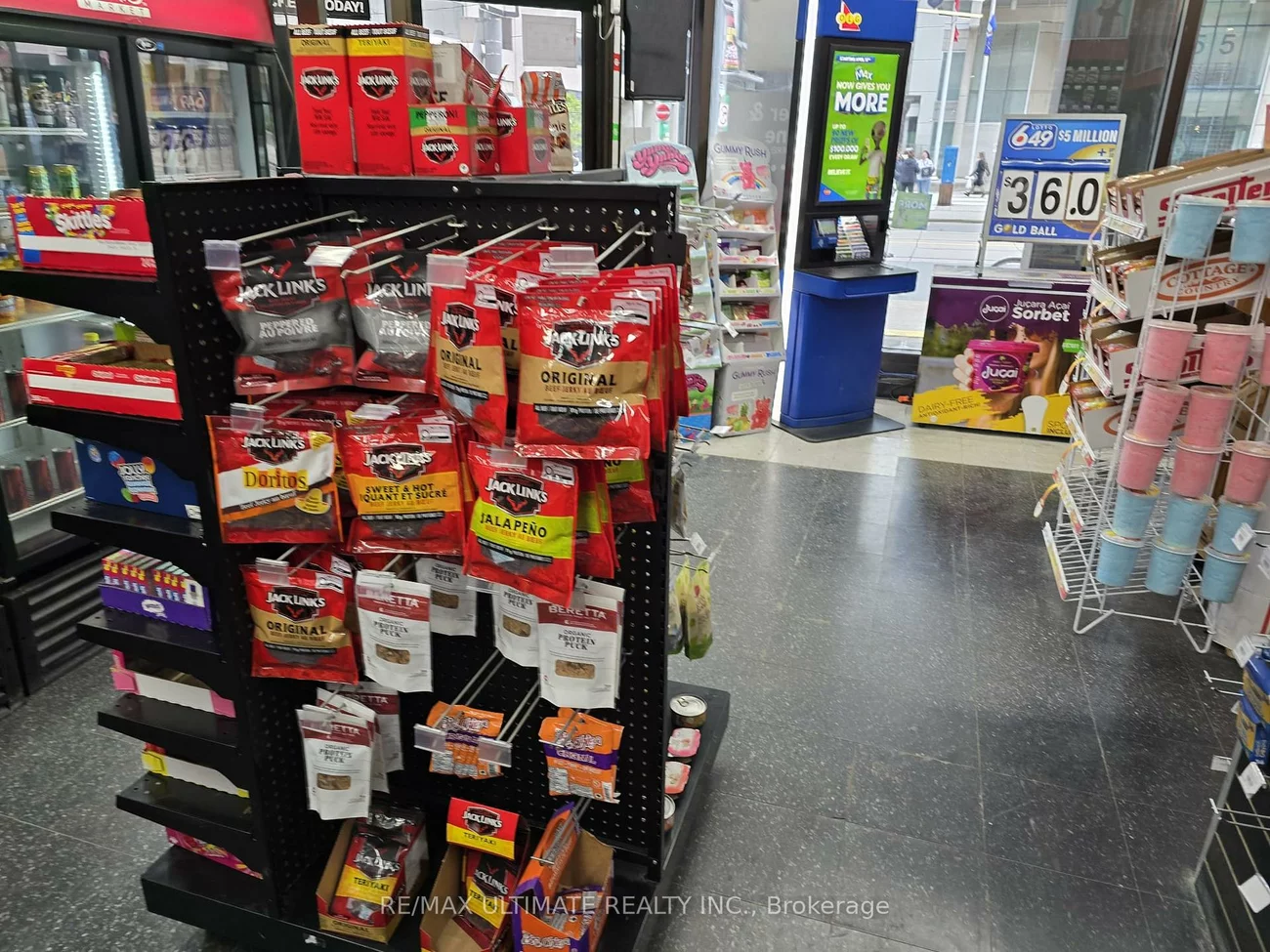 250, Dundas, Kensington-Chinatown, Toronto