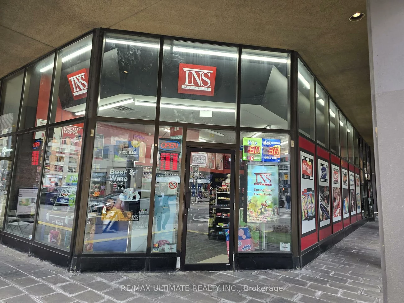 250, Dundas, Kensington-Chinatown, Toronto