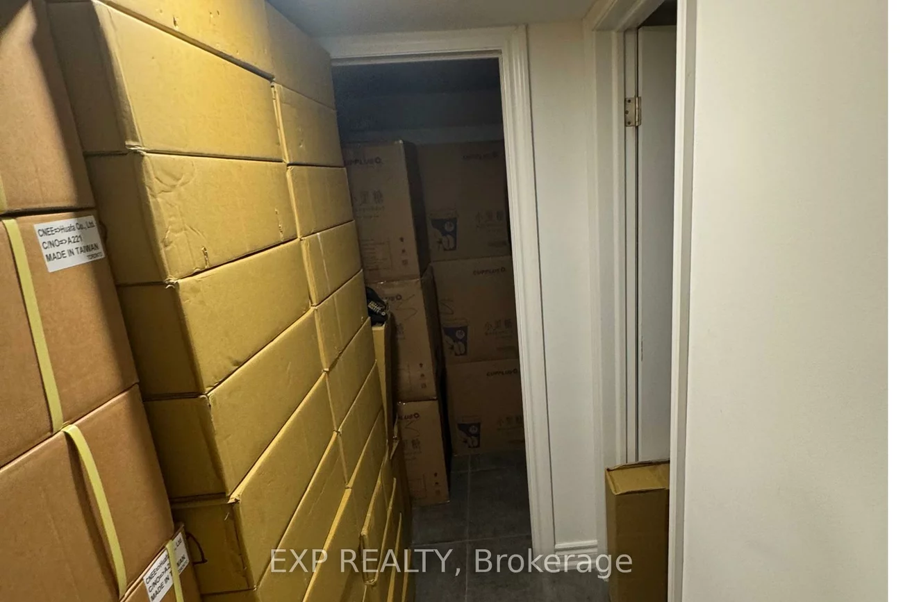 287, College, Kensington-Chinatown, Toronto