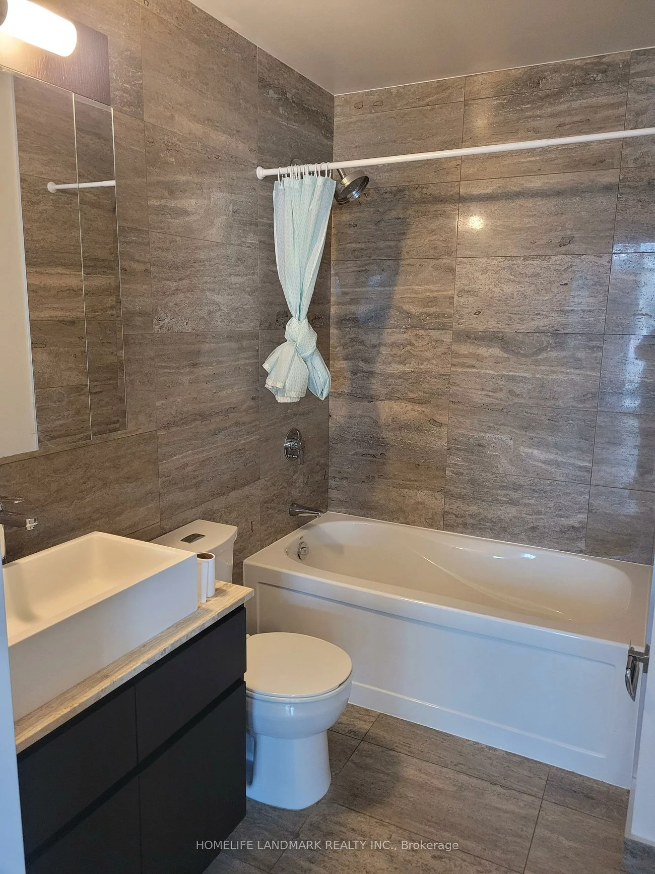 26, Capreol, Waterfront Communities C1, Toronto