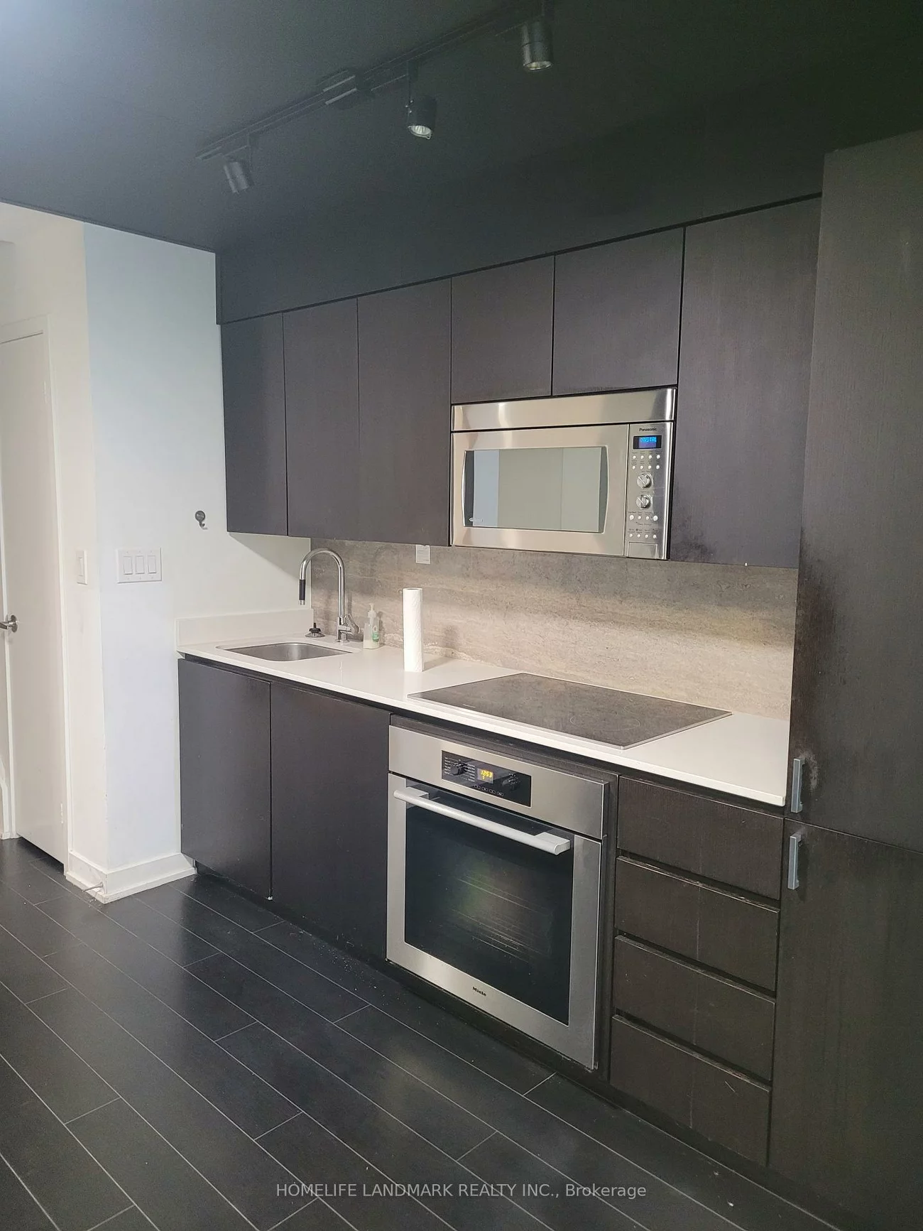 26, Capreol, Waterfront Communities C1, Toronto