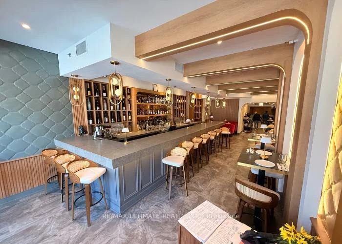 501, College, Trinity-Bellwoods, Toronto