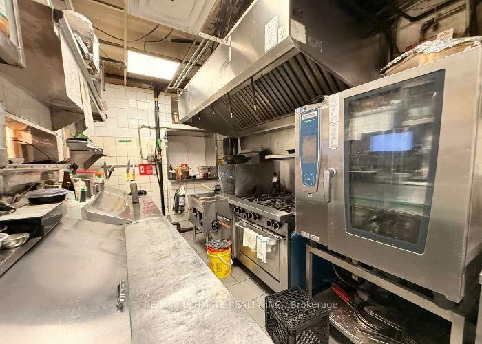 501, College, Trinity-Bellwoods, Toronto