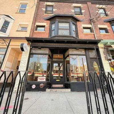 501, College, Trinity-Bellwoods, Toronto
