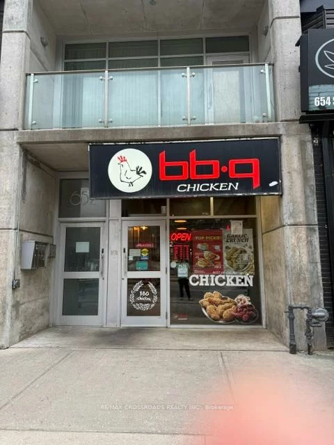 652, Spadina, University, Toronto