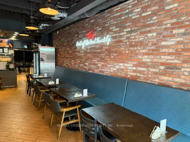 652, Spadina, University, Toronto
