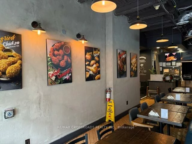 652, Spadina, University, Toronto