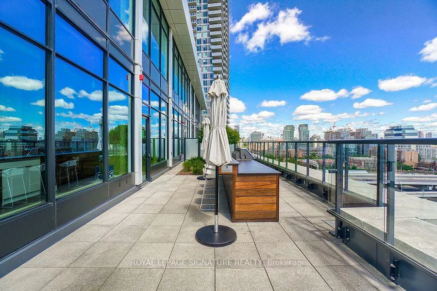 130, Queens, Waterfront Communities C8, Toronto