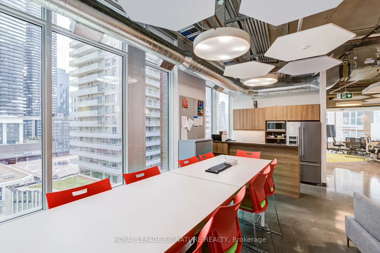 130, Queens, Waterfront Communities C8, Toronto