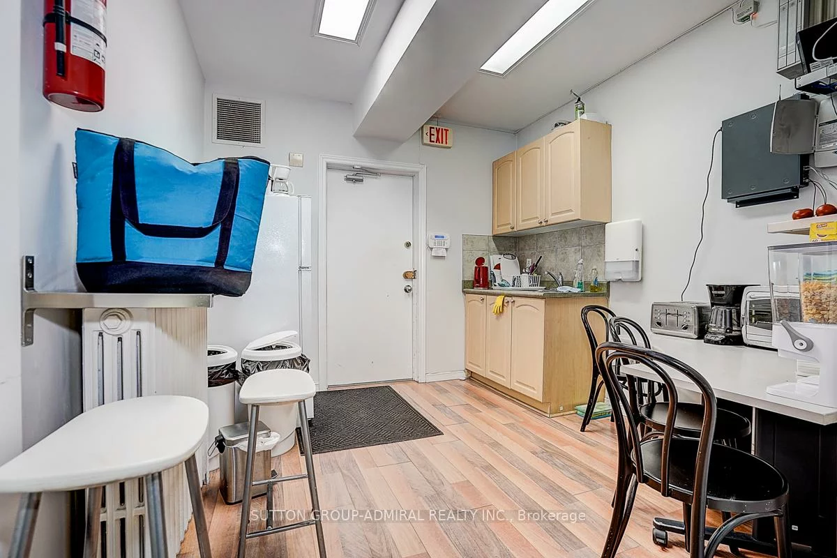 1184, Eglinton, Forest Hill North, Toronto