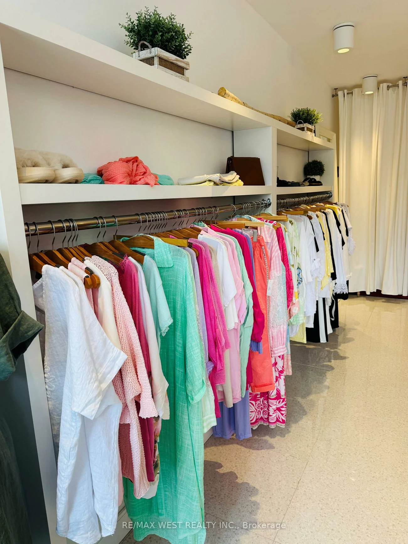 1673, Bayview, Leaside, Toronto