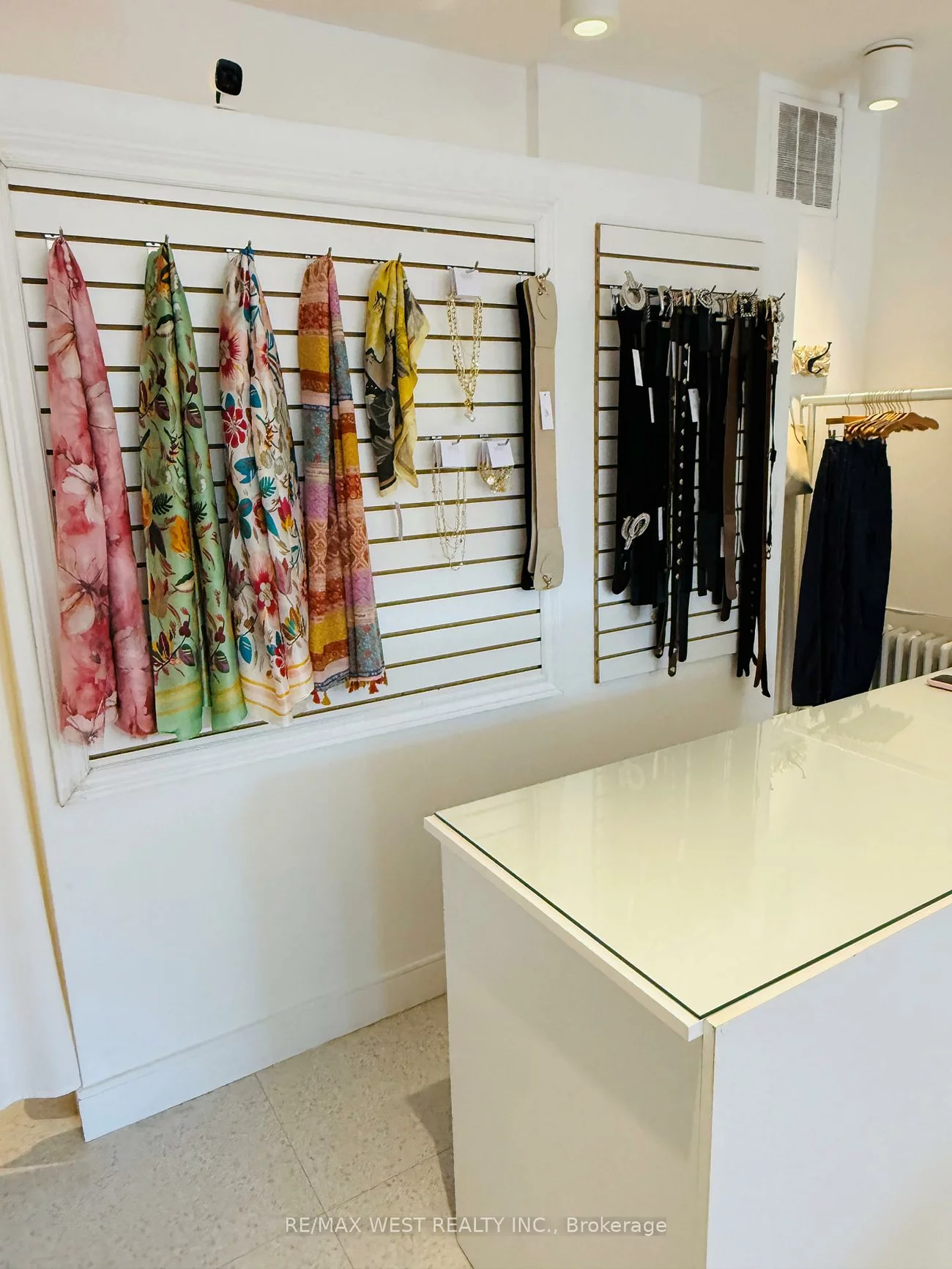 1673, Bayview, Leaside, Toronto