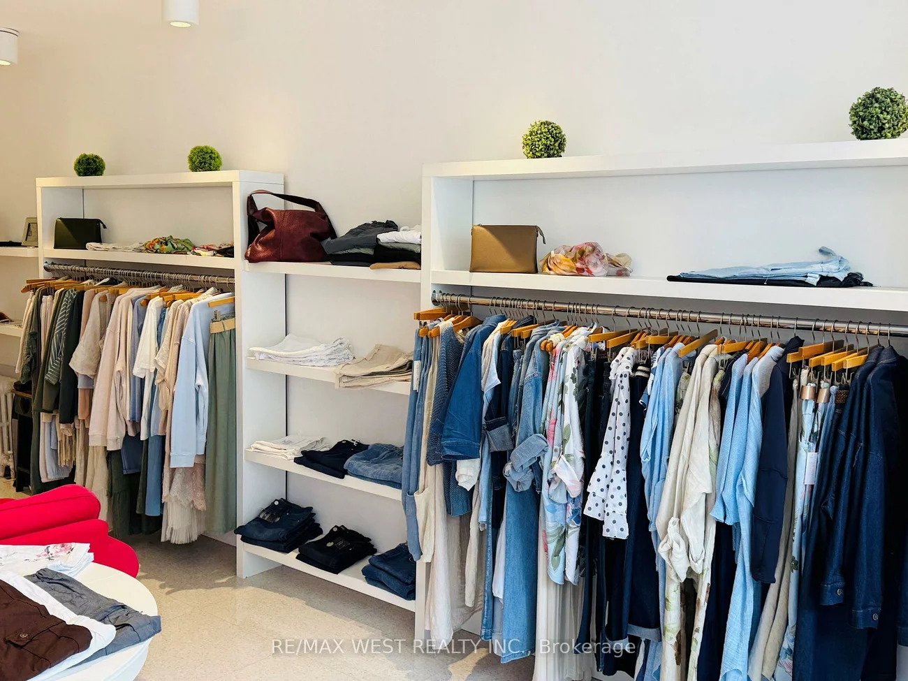 1673, Bayview, Leaside, Toronto