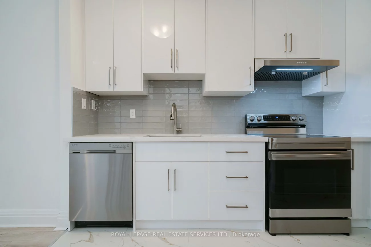 18, Shorncliffe, Casa Loma, Toronto