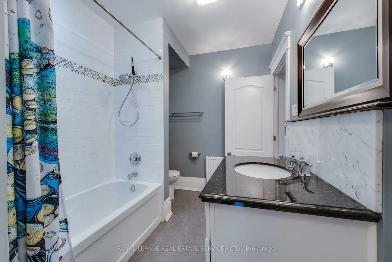 18, Shorncliffe, Casa Loma, Toronto