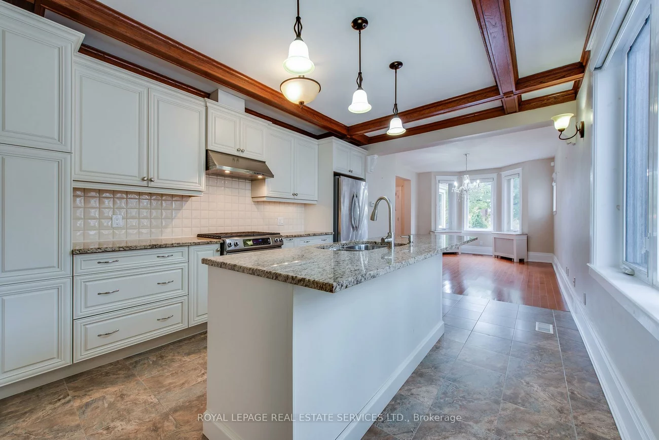 18, Shorncliffe, Casa Loma, Toronto