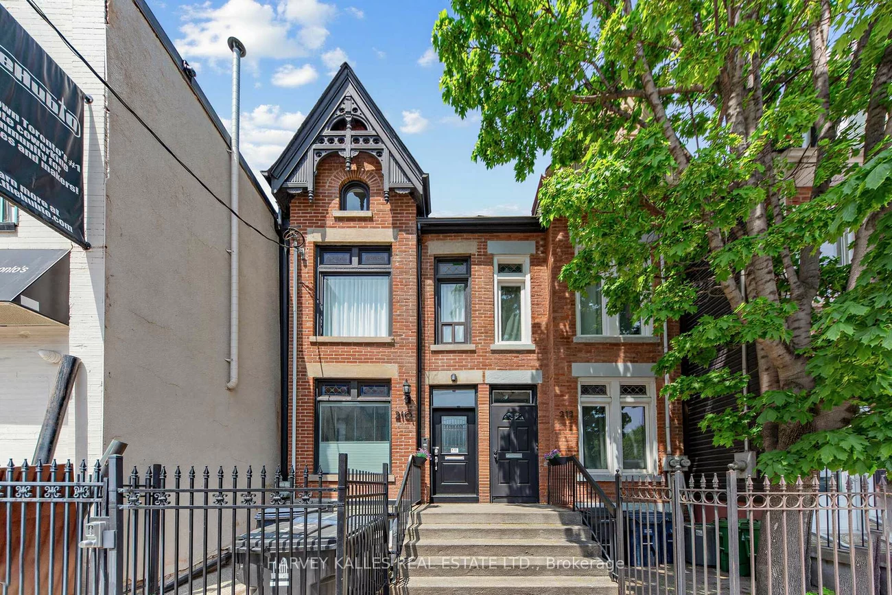 210, Gerrard, Moss Park, Toronto