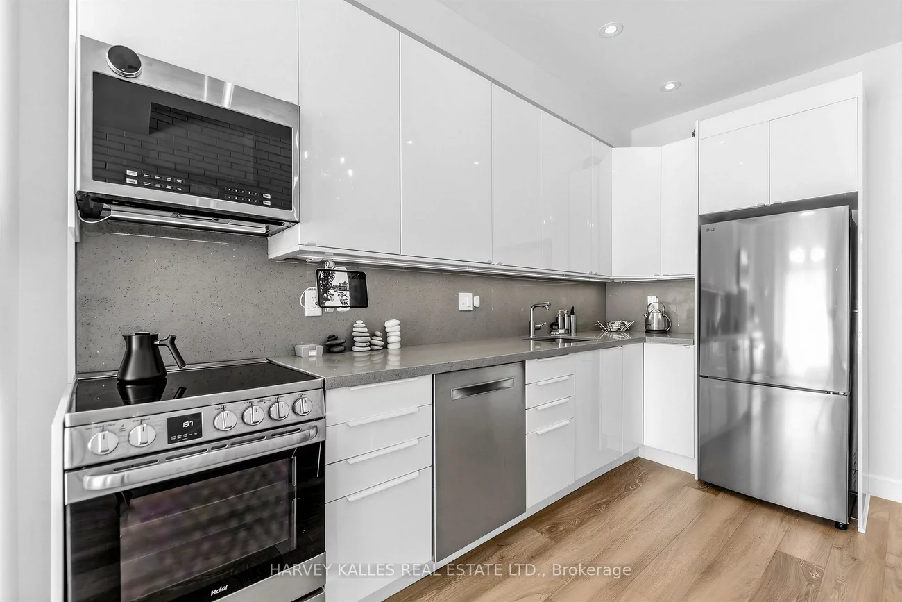 210, Gerrard, Moss Park, Toronto