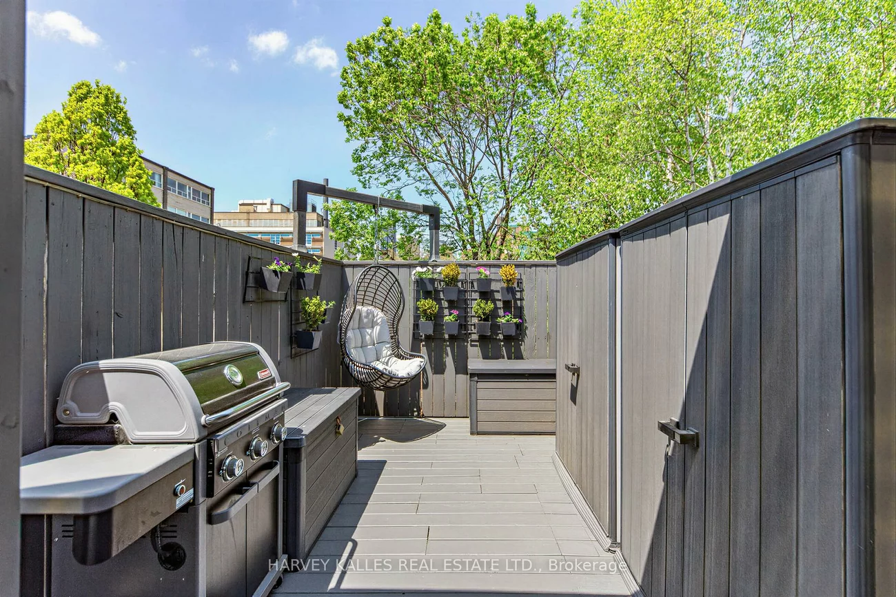 210, Gerrard, Moss Park, Toronto
