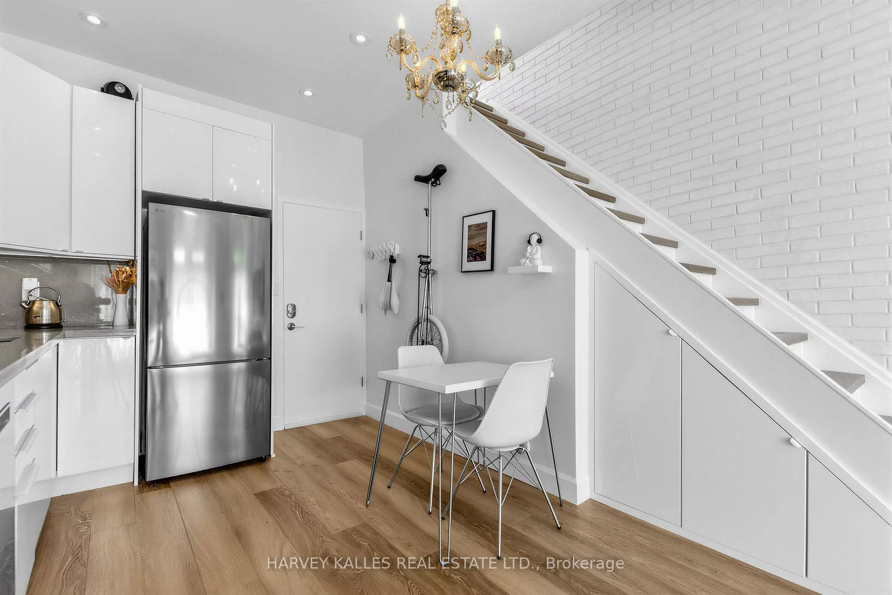 210, Gerrard, Moss Park, Toronto