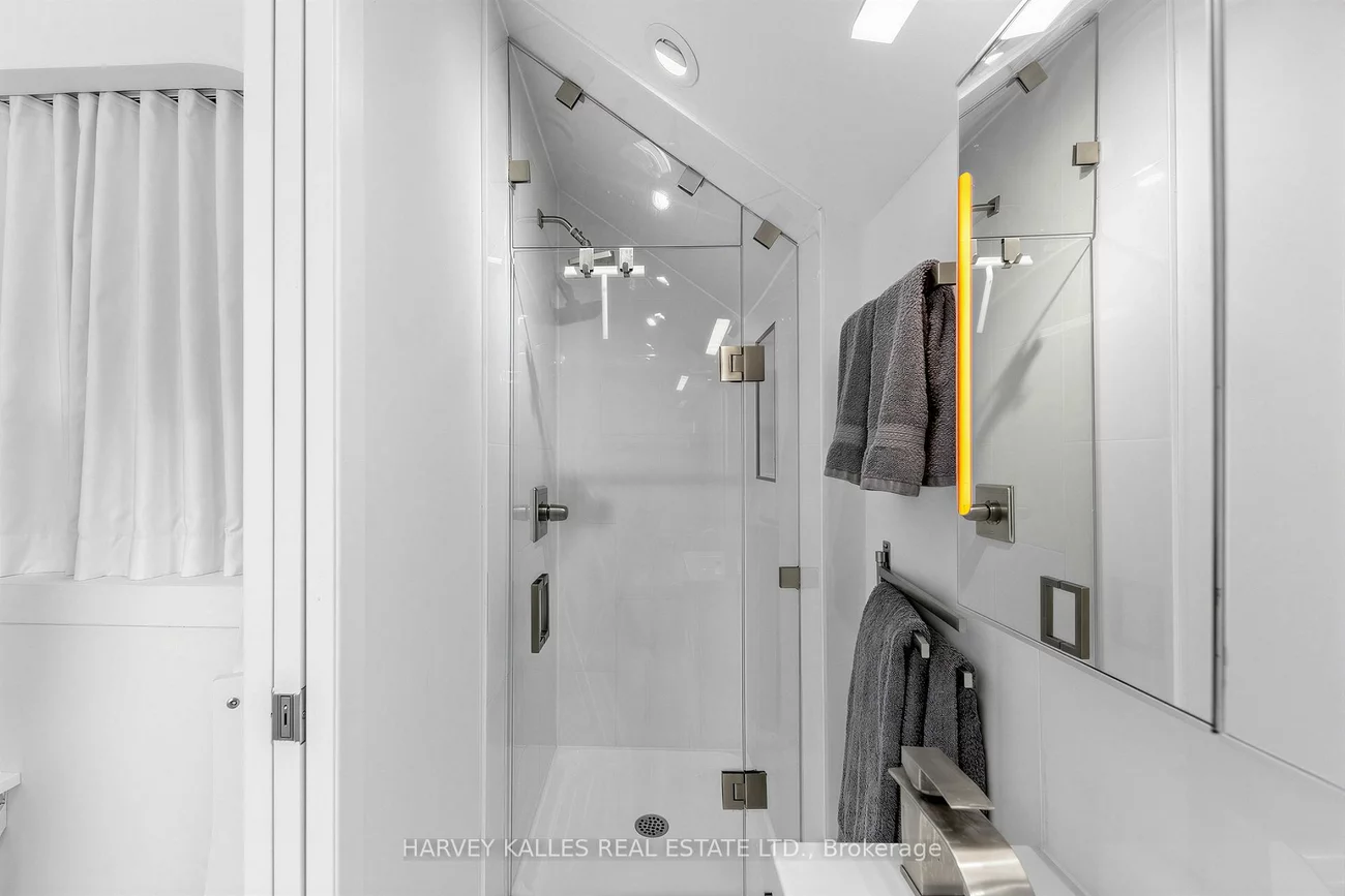 210, Gerrard, Moss Park, Toronto