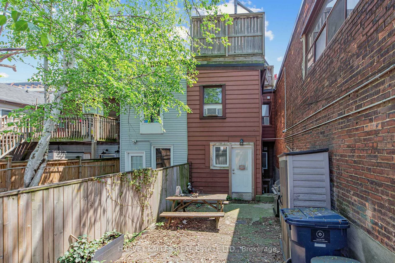 210, Gerrard, Moss Park, Toronto