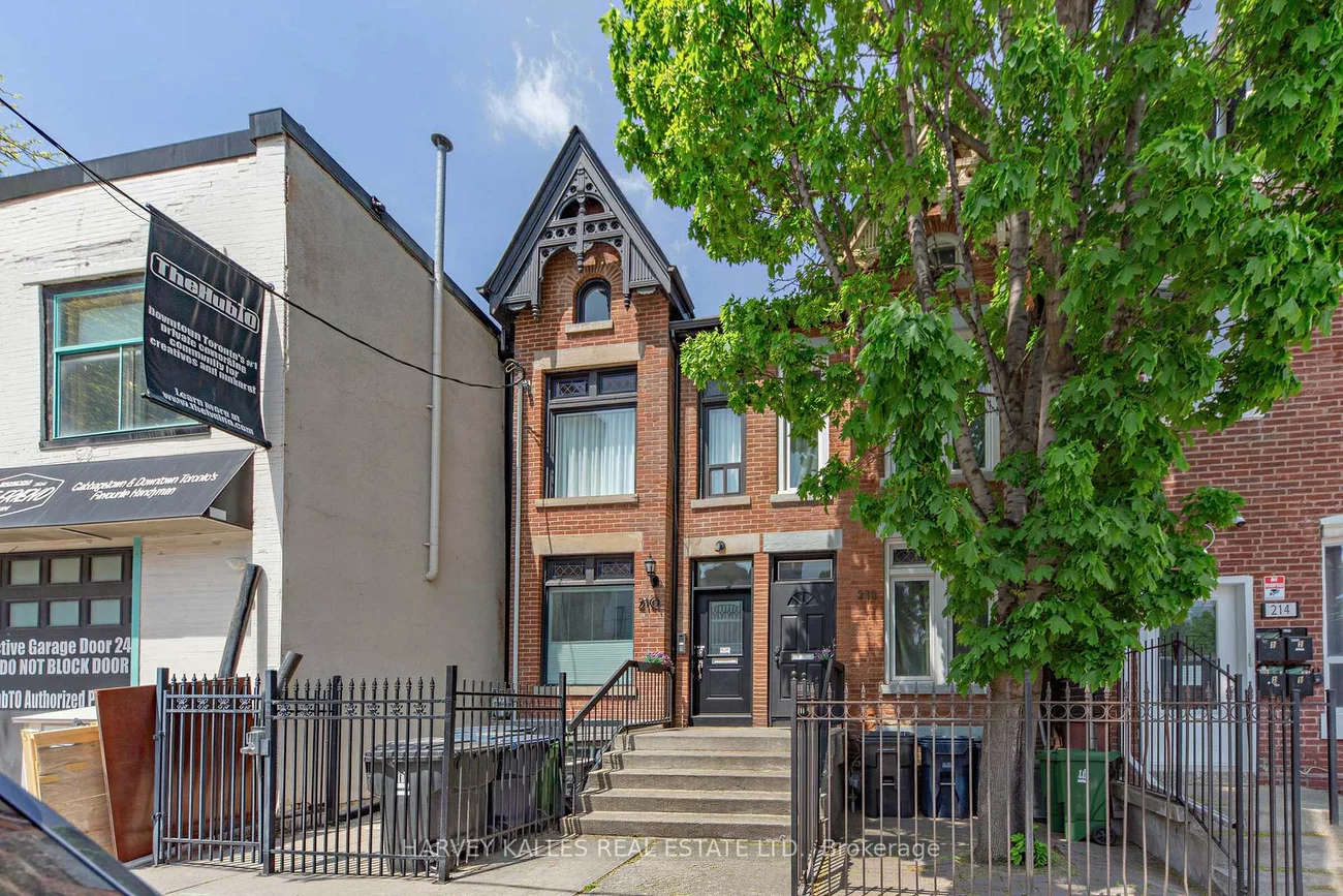 210, Gerrard, Moss Park, Toronto