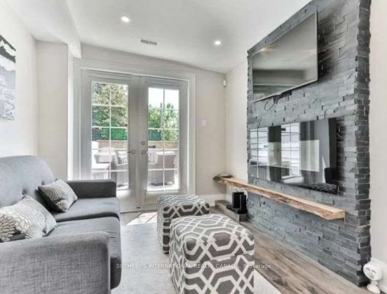 919, Queen, Niagara, Toronto