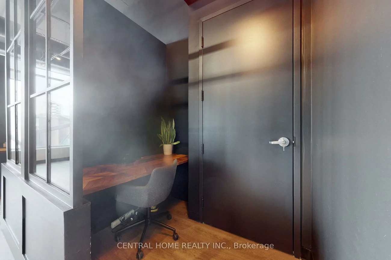 130, Queens, Waterfront Communities C8, Toronto