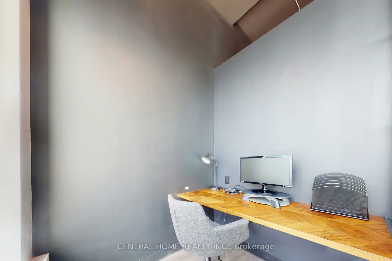 130, Queens, Waterfront Communities C8, Toronto