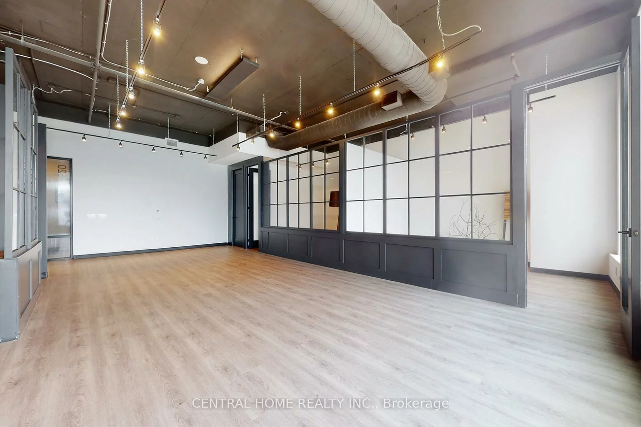 130, Queens, Waterfront Communities C8, Toronto