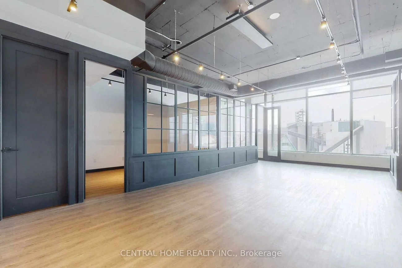 130, Queens, Waterfront Communities C8, Toronto