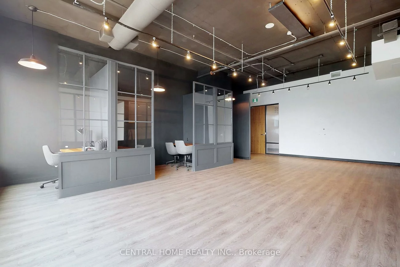 130, Queens, Waterfront Communities C8, Toronto