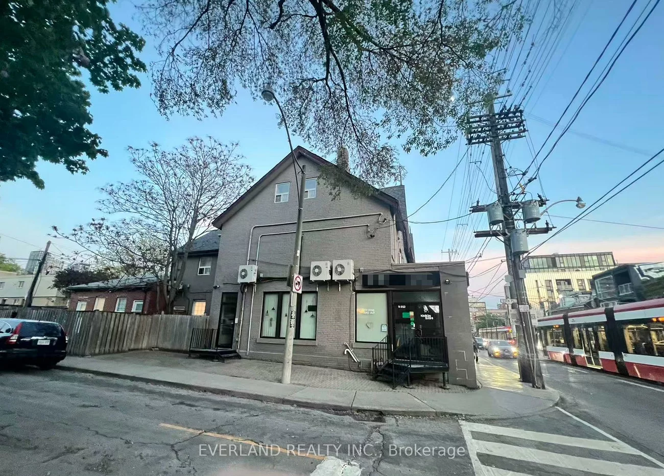 217, Bathurst, Kensington-Chinatown, Toronto