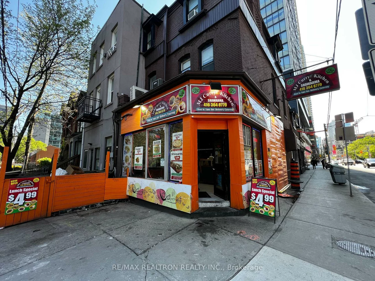 203, Dundas, Church-Yonge Corridor, Toronto