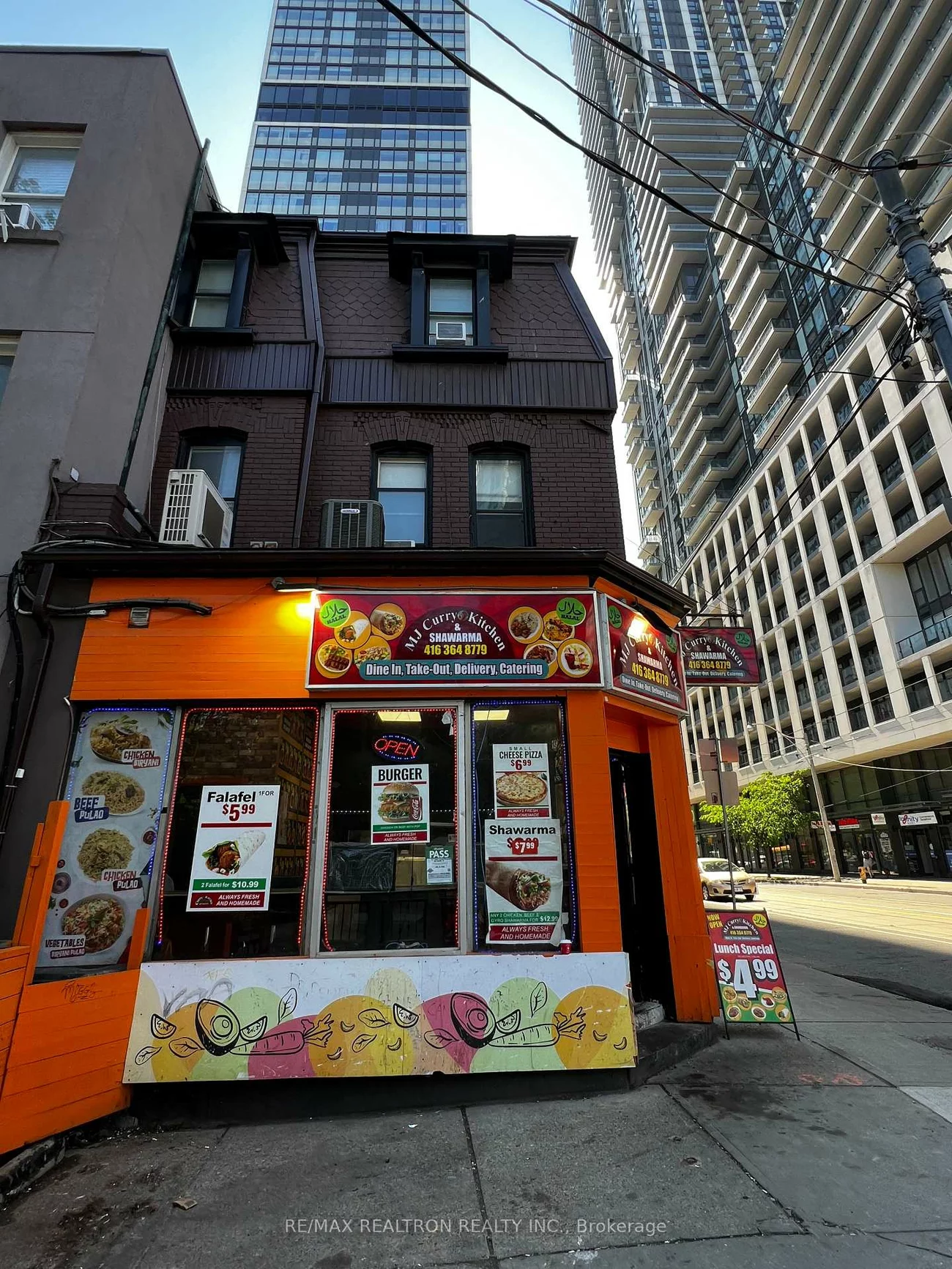 203, Dundas, Church-Yonge Corridor, Toronto