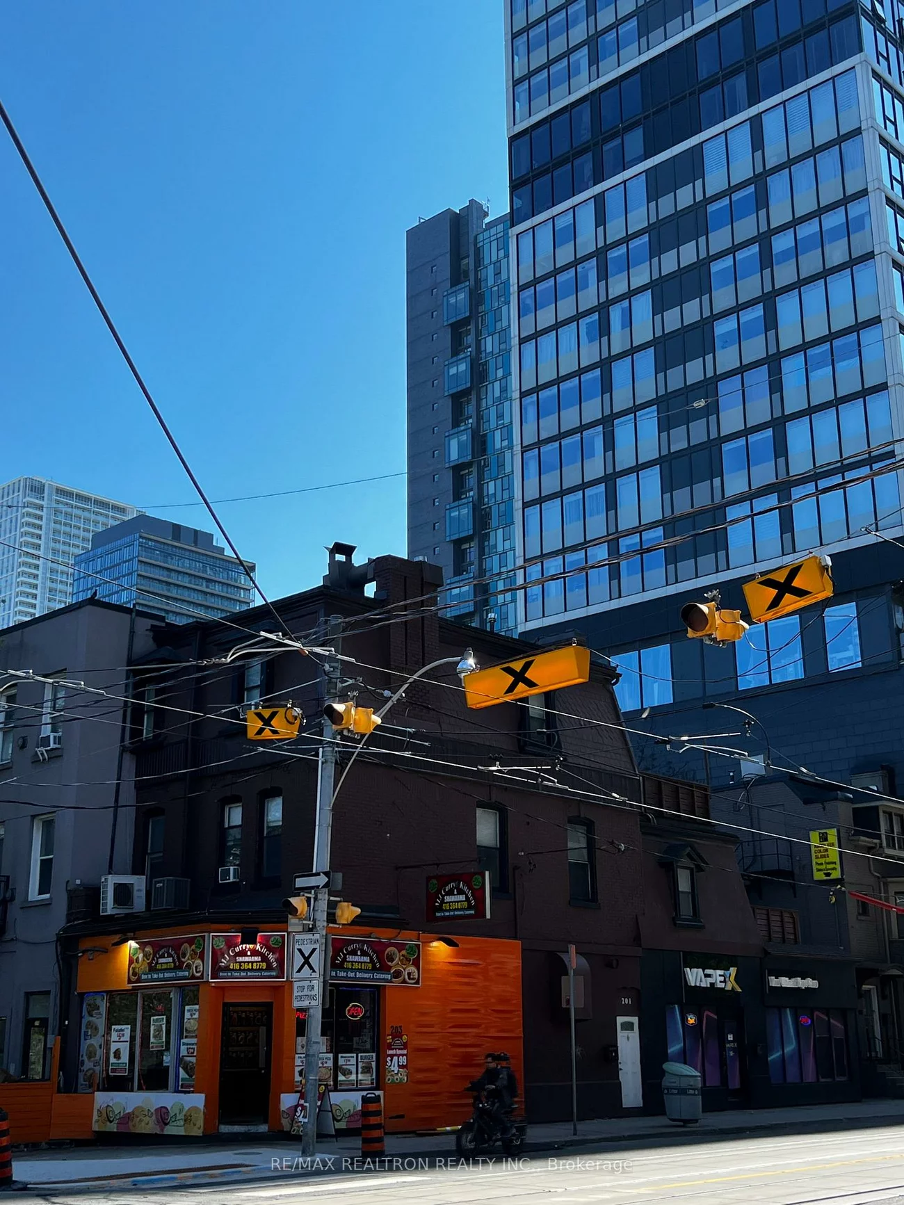 203, Dundas, Church-Yonge Corridor, Toronto